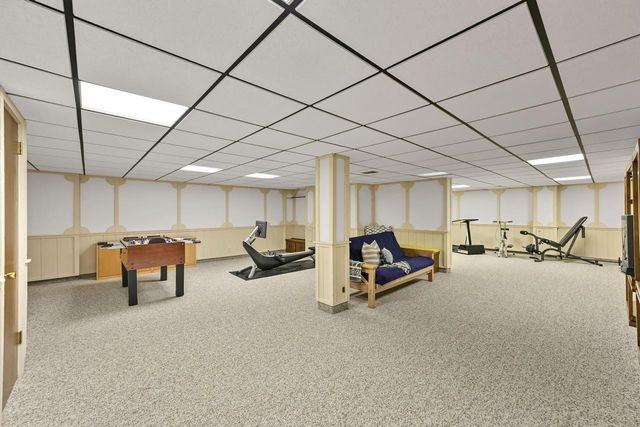 2305 W County Line ROAD, Milwaukee, WI 53217