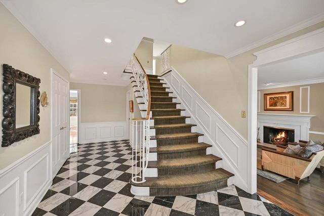 2305 W County Line ROAD, Milwaukee, WI 53217