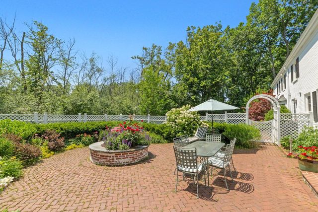 2305 W County Line ROAD, Milwaukee, WI 53217