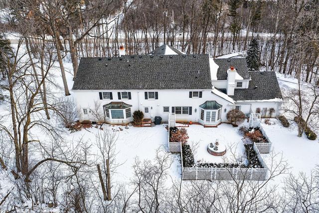 2305 W County Line ROAD, Milwaukee, WI 53217