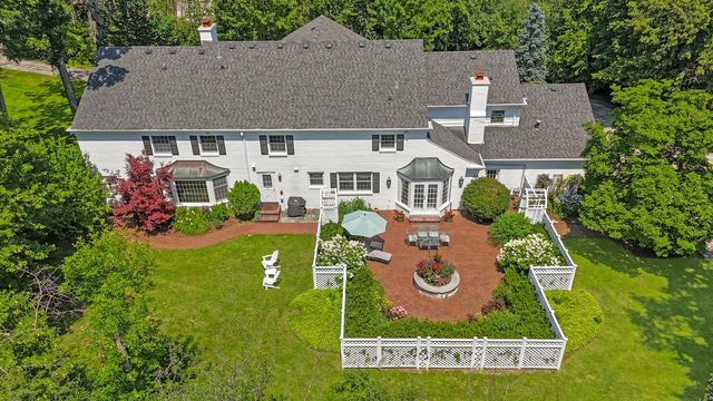 2305 W County Line ROAD, Milwaukee, WI 53217