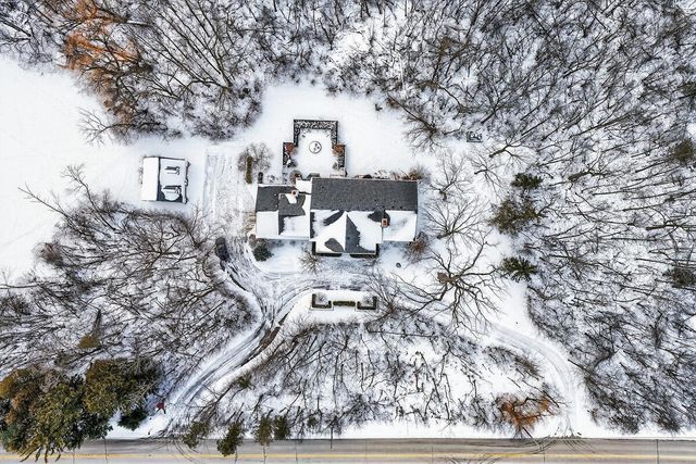 2305 W County Line ROAD, Milwaukee, WI 53217