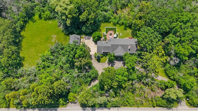 2305 W County Line ROAD, Milwaukee, WI 53217