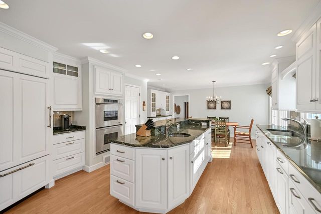 2305 W County Line ROAD, Milwaukee, WI 53217