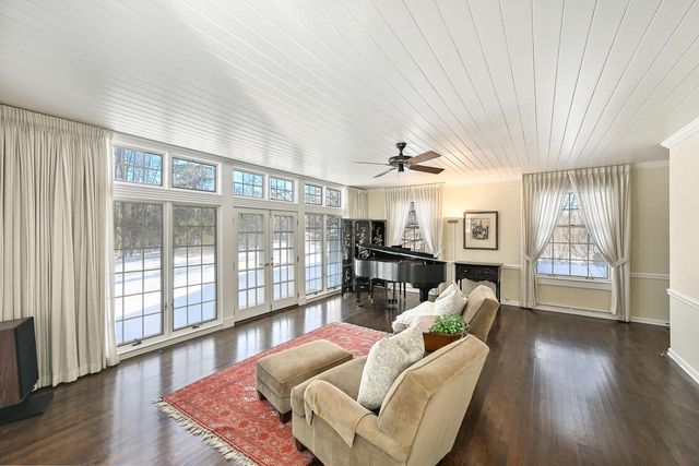 2305 W County Line ROAD, Milwaukee, WI 53217