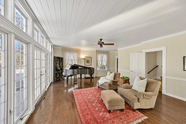 2305 W County Line ROAD, Milwaukee, WI 53217