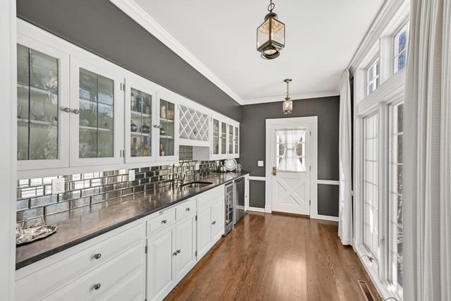 2305 W County Line ROAD, Milwaukee, WI 53217