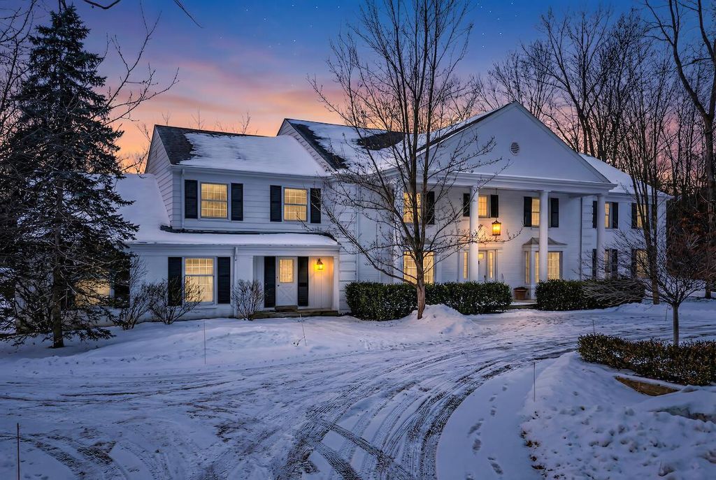 2305 W County Line ROAD, Milwaukee, WI 53217