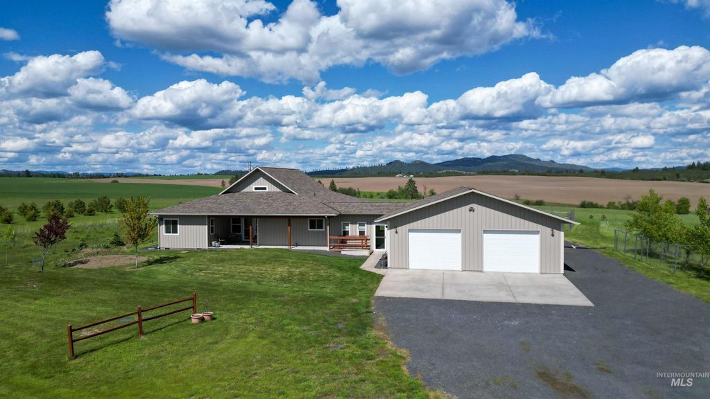 1040 Zimmerman, Deary, ID 83823