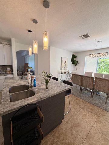 10958 NW 86th Terrace, Doral, FL 33178