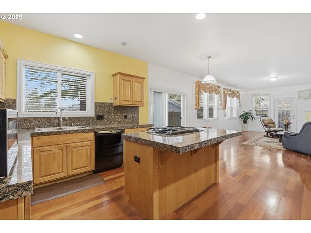 3718 Se 127TH Pl, Portland, OR 97236