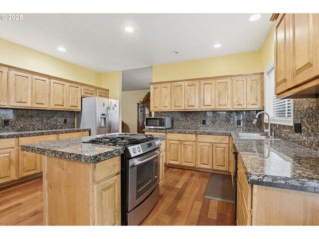 3718 Se 127TH Pl, Portland, OR 97236