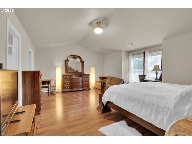 3718 Se 127TH Pl, Portland, OR 97236