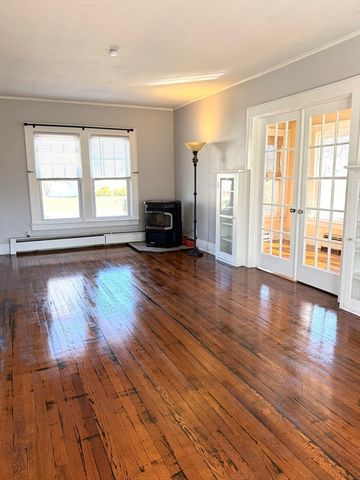 180 Russell Rd, Westfield, MA 01085