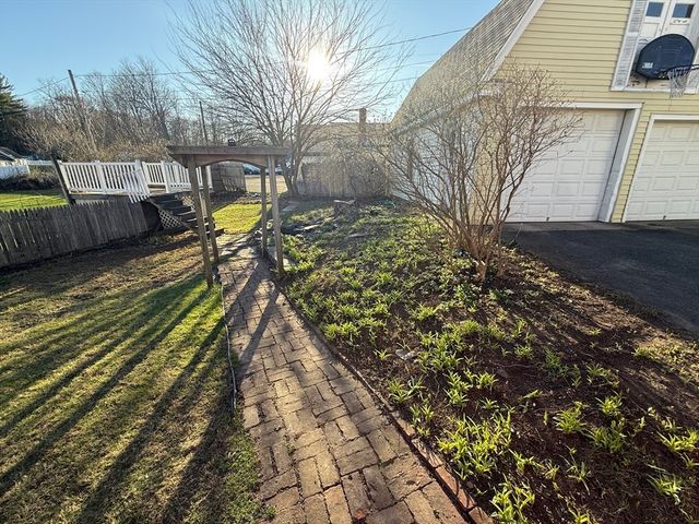 180 Russell Rd, Westfield, MA 01085