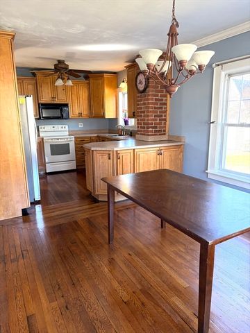 180 Russell Rd, Westfield, MA 01085