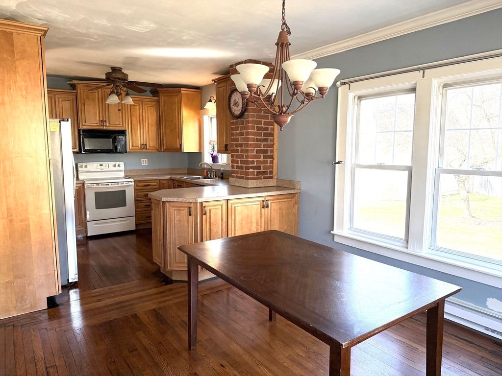180 Russell Rd, Westfield, MA 01085