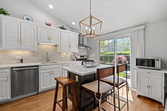 1 Sandra Court, Glen Cove, NY 11542