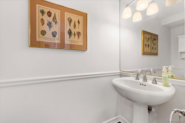 1 Sandra Court, Glen Cove, NY 11542