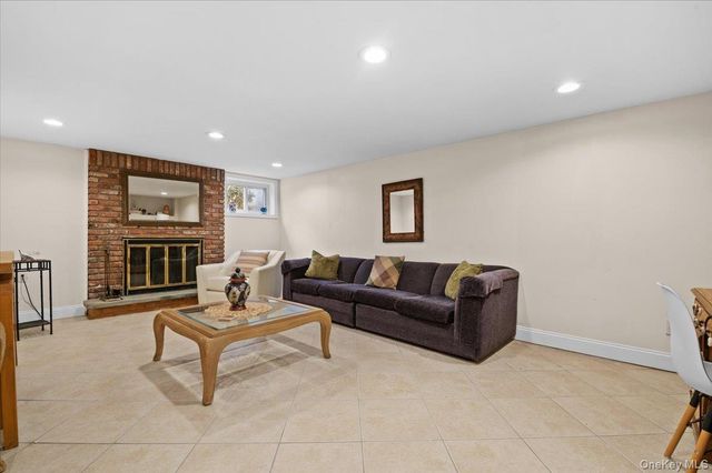 1 Sandra Court, Glen Cove, NY 11542