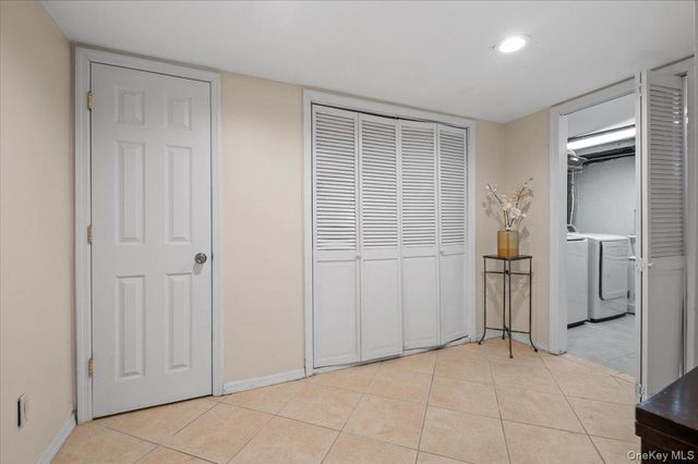 1 Sandra Court, Glen Cove, NY 11542