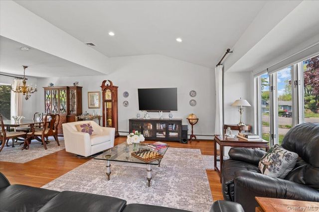 1 Sandra Court, Glen Cove, NY 11542