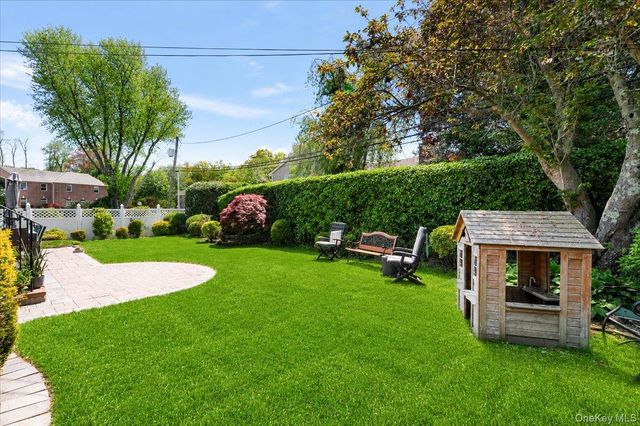 1 Sandra Court, Glen Cove, NY 11542