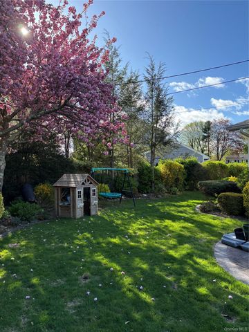 1 Sandra Court, Glen Cove, NY 11542