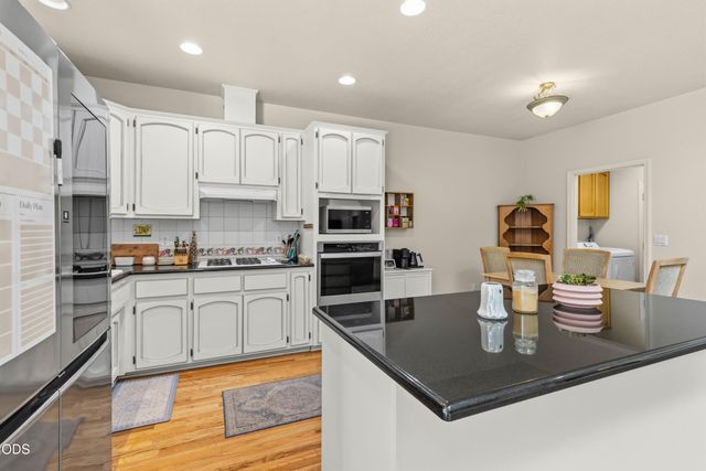 2398 Springbrook Road 6, Medford, OR 97504