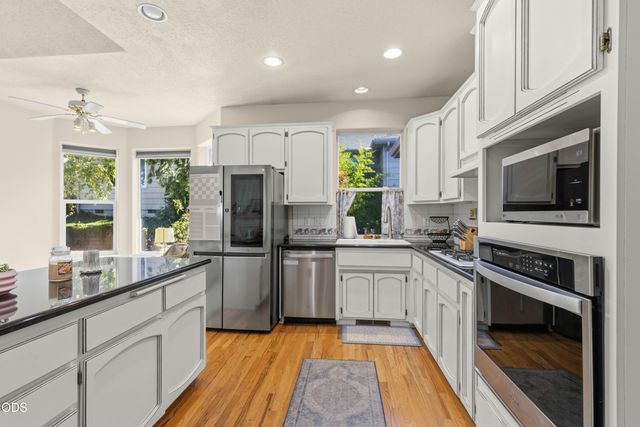 2398 Springbrook Road 6, Medford, OR 97504