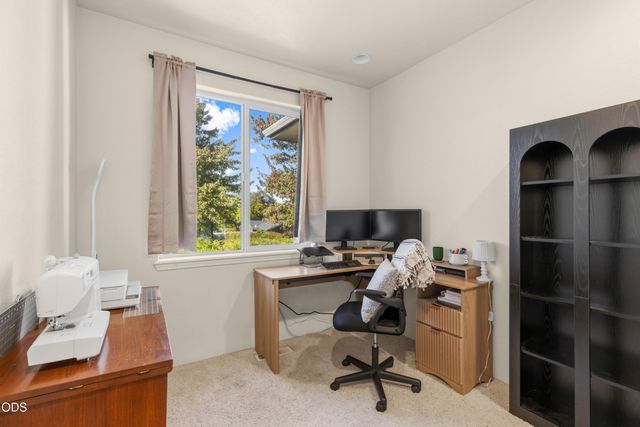2398 Springbrook Road 6, Medford, OR 97504