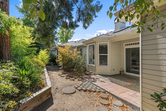 2398 Springbrook Road 6, Medford, OR 97504