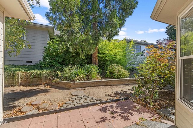 2398 Springbrook Road 6, Medford, OR 97504