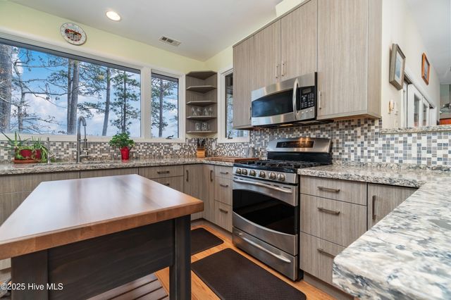 138 Shoreline Court, Oriental, NC 28571