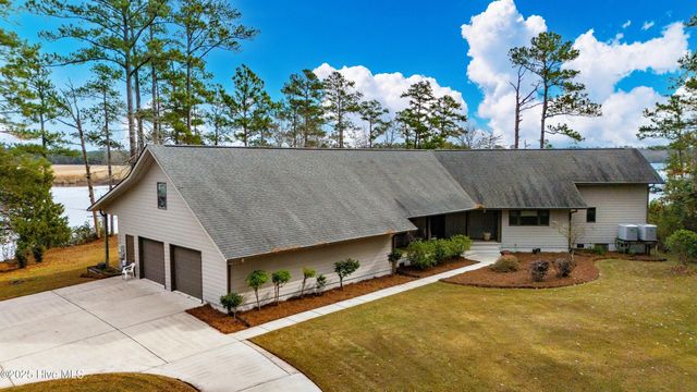 138 Shoreline Court, Oriental, NC 28571