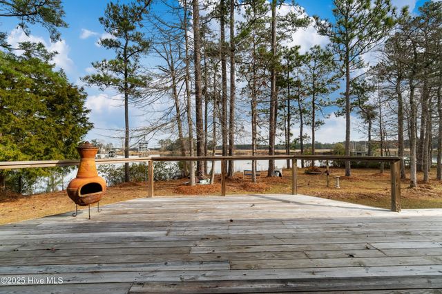 138 Shoreline Court, Oriental, NC 28571