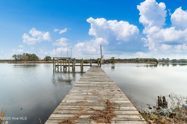 138 Shoreline Court, Oriental, NC 28571