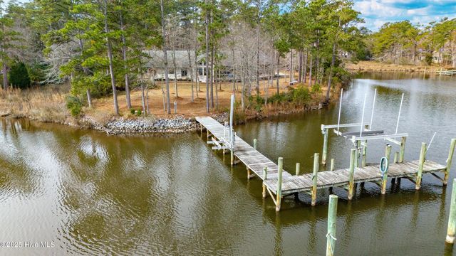 138 Shoreline Court, Oriental, NC 28571