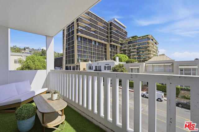 999 N Doheny Drive 205, West Hollywood, CA 90069