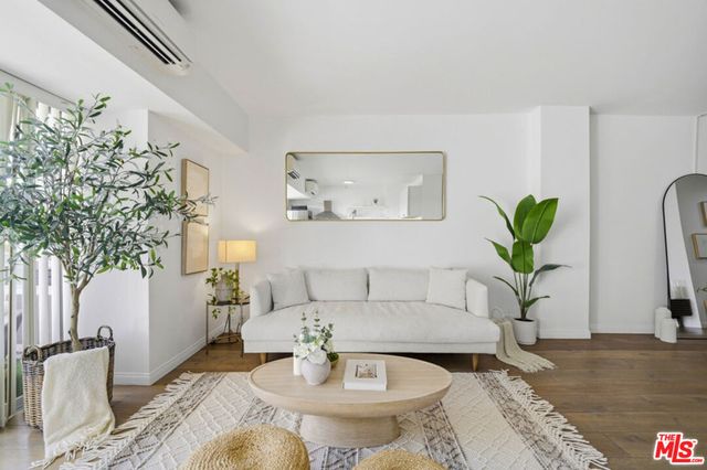 999 N Doheny Drive 205, West Hollywood, CA 90069