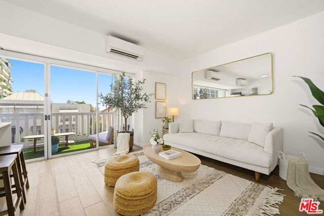 999 N Doheny Drive 205, West Hollywood, CA 90069