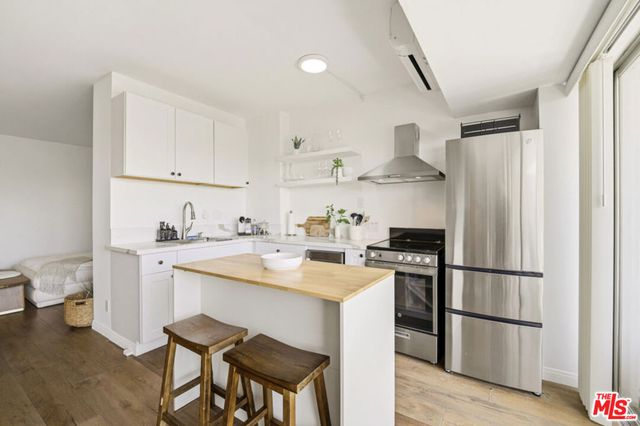 999 N Doheny Drive 205, West Hollywood, CA 90069