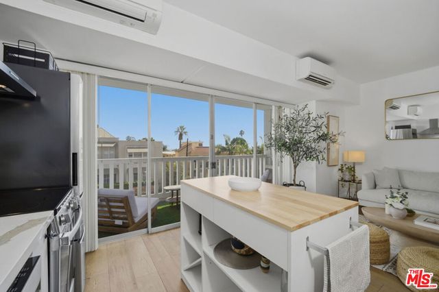 999 N Doheny Drive 205, West Hollywood, CA 90069