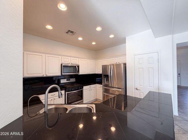 38034 N HUDSON Trail, Anthem, AZ 85086