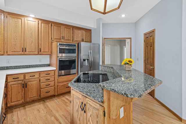 1200 Summit Oaks Drive, Burnsville, MN 55337