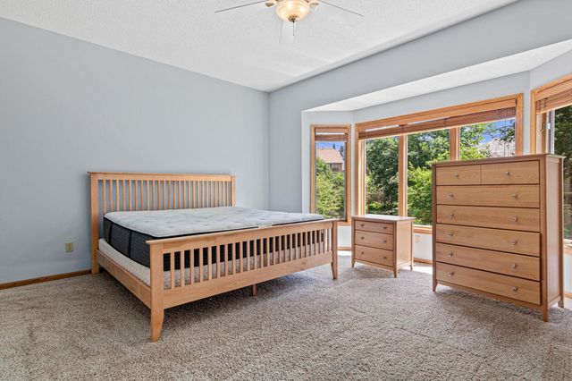 1200 Summit Oaks Drive, Burnsville, MN 55337