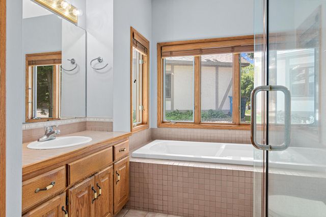 1200 Summit Oaks Drive, Burnsville, MN 55337