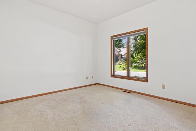 1200 Summit Oaks Drive, Burnsville, MN 55337