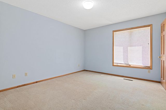 1200 Summit Oaks Drive, Burnsville, MN 55337