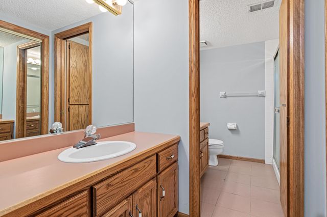 1200 Summit Oaks Drive, Burnsville, MN 55337